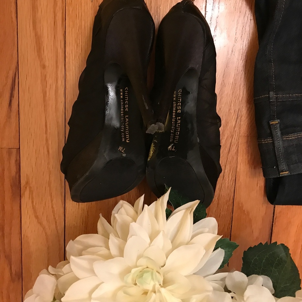 🖤🔥🔥CHINESE LAUNDRY<< Hide & Seek Peep Booties - Picture 5 of 8